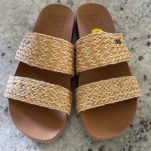 Great condition! Reef Sandals 7